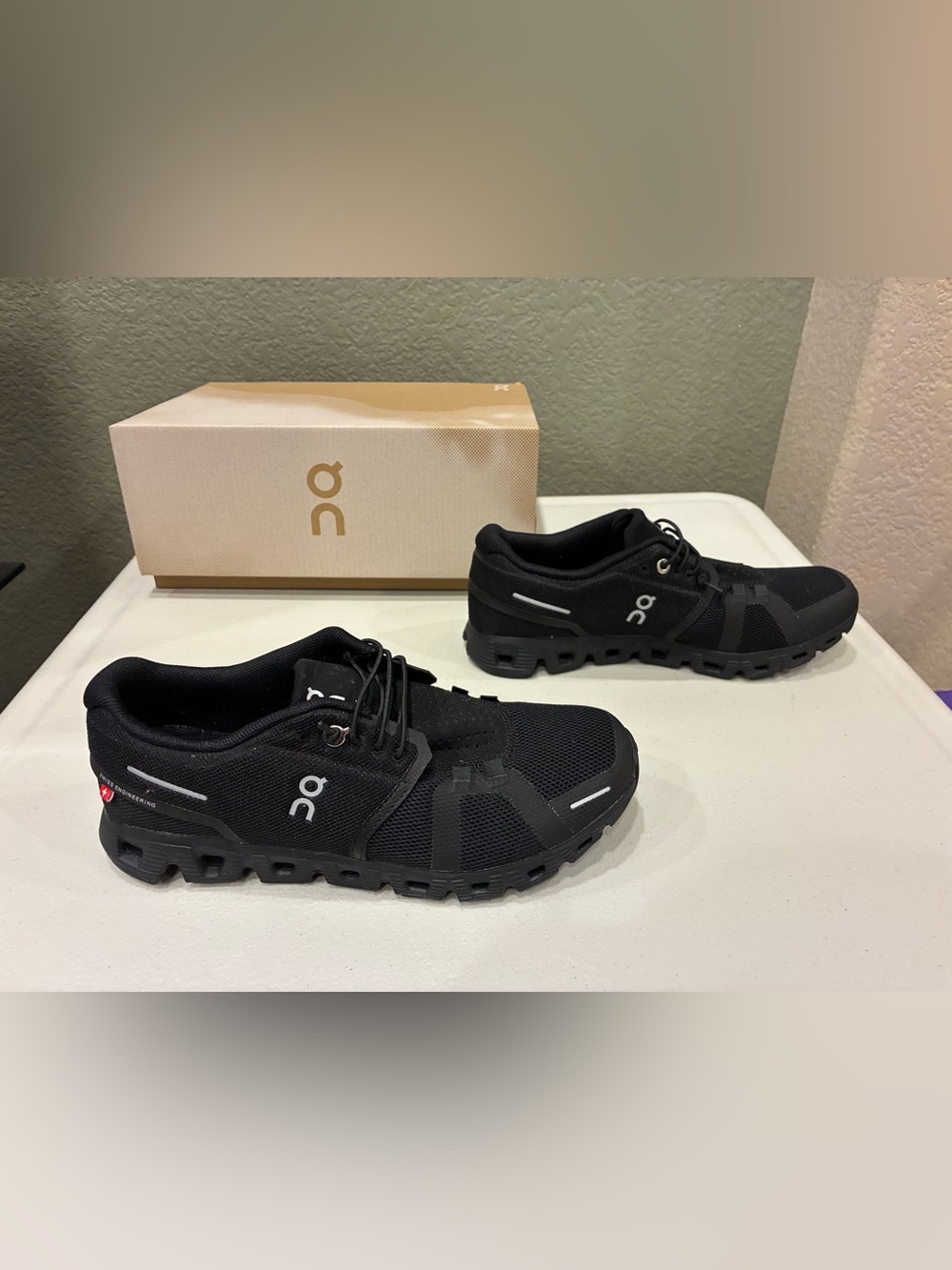 ON Running Cloud 5 Womens Shoes Triple Black Running Sneakers Size 7.5